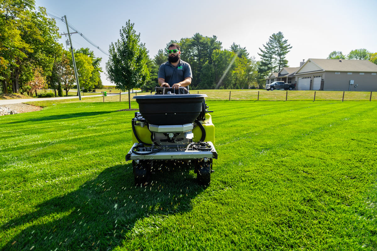 technician service granular fertilizer nice lawn 9